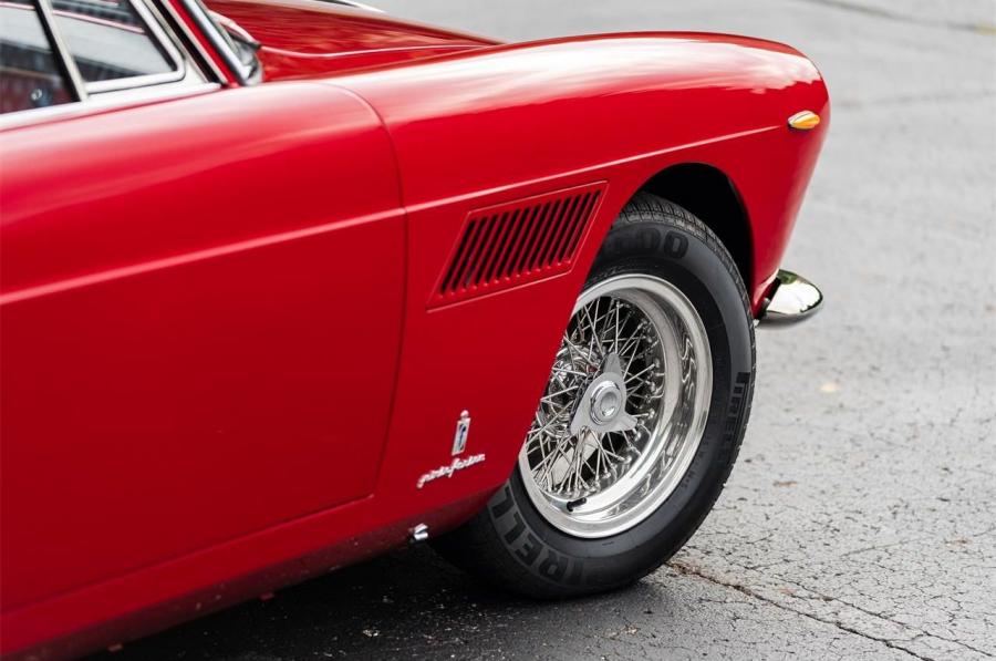 Детали экстерьера Ferrari 250 GT 2+2 Coupe (Series II) 1962 года  (фото 28 из 62)